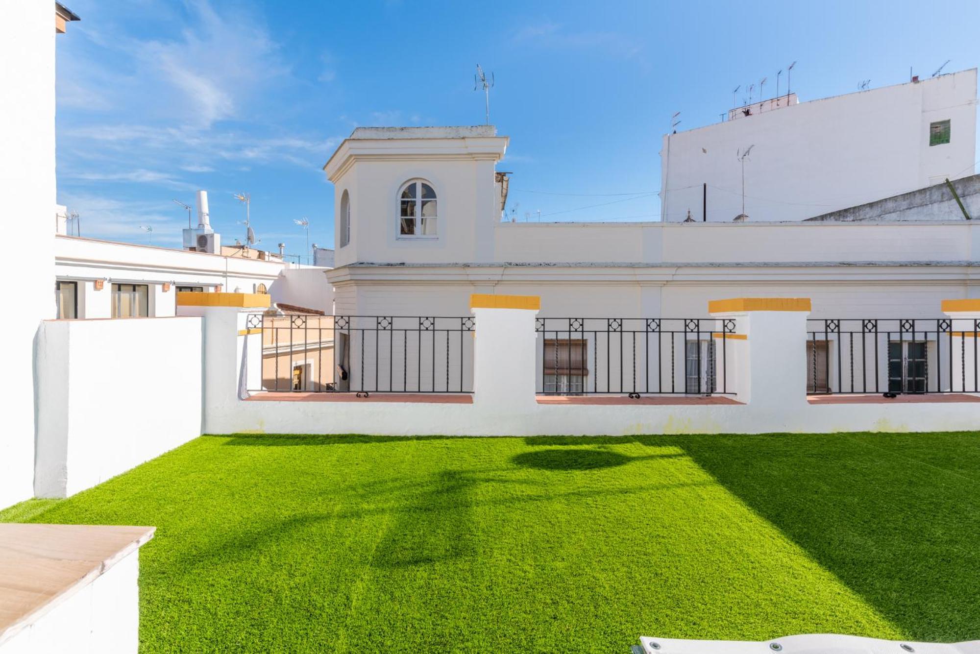 Santa Barbara Central Suites, Sevilla Exterior photo